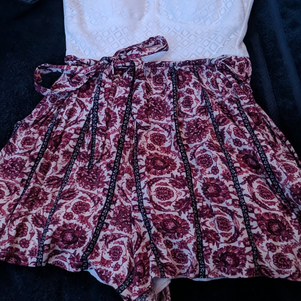 Romper - Picture 2 of 3